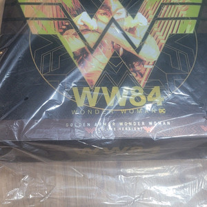 핫토이 84 원더우먼 디럭스 에디션 판매합니다.