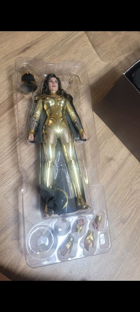 핫토이 84 원더우먼 디럭스 에디션 판매합니다.--3