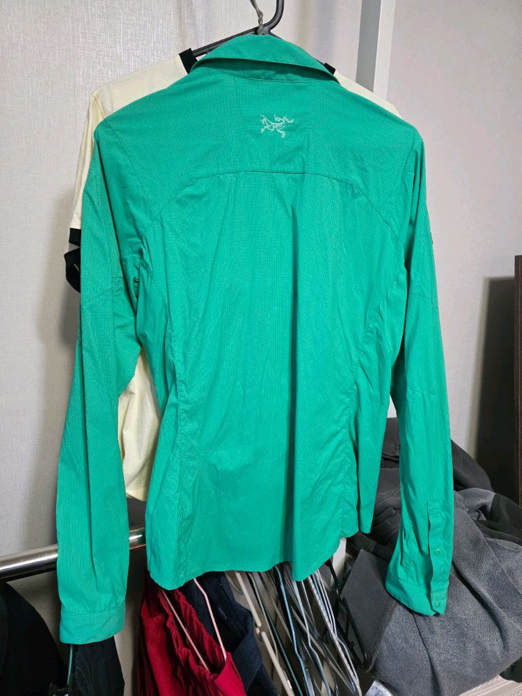 아크테릭스 셔츠 바람막이 이미지