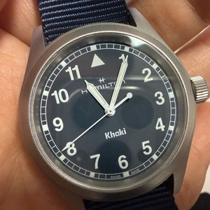 해밀턴 카키필드 쿼츠 38mm 블루다이얼 팝니다