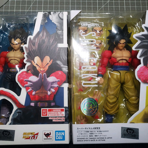 SHF 드래곤볼 초사이언 4(손오공+베지타)