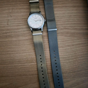 skmei 시계 팝니다.