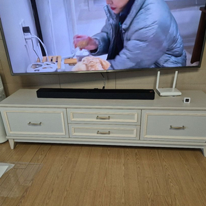 에몬스 아이보리 서랍형 TV 거실장
