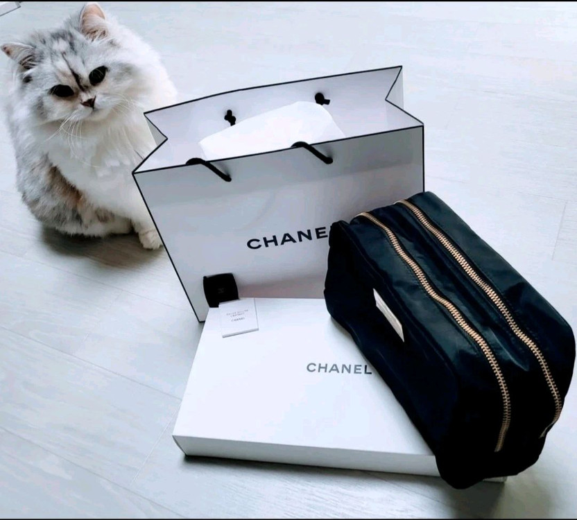 샤넬파우치 (새상품) + 덤(미니거울)ㅡ6--0