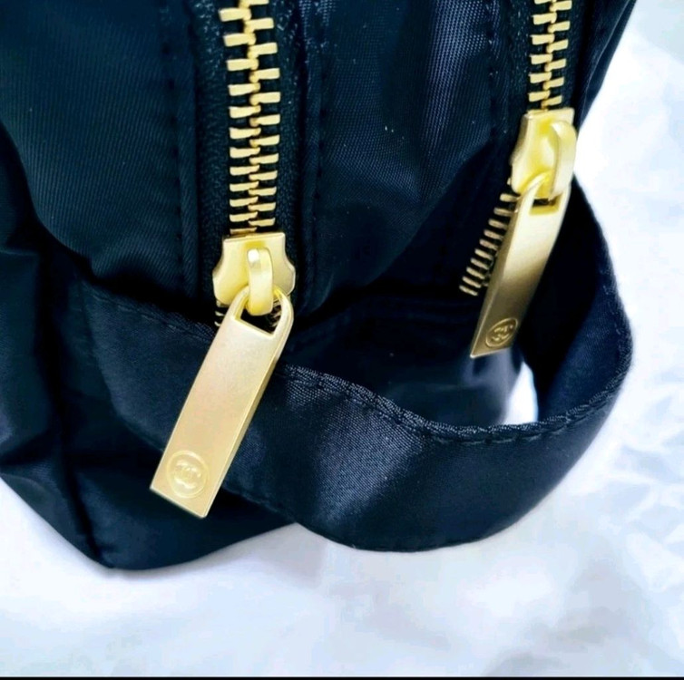 샤넬파우치 (새상품) + 덤(미니거울)ㅡ6--9