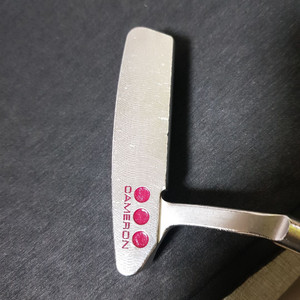 정품 스카티카메론 33,34인치 퍼터 두가지 판매해요.