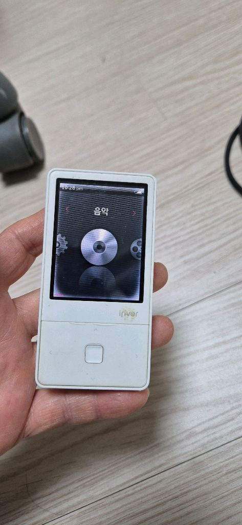 아이리버 MP3 플레이어 E100-4기가 이미지