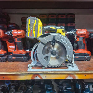 디월트충전원형톱 DCS575 플렉스볼트충전스킬본체만.최강중고.