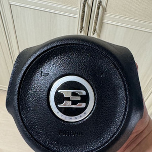 스팅어 에어백 구형 로고 기스 있음