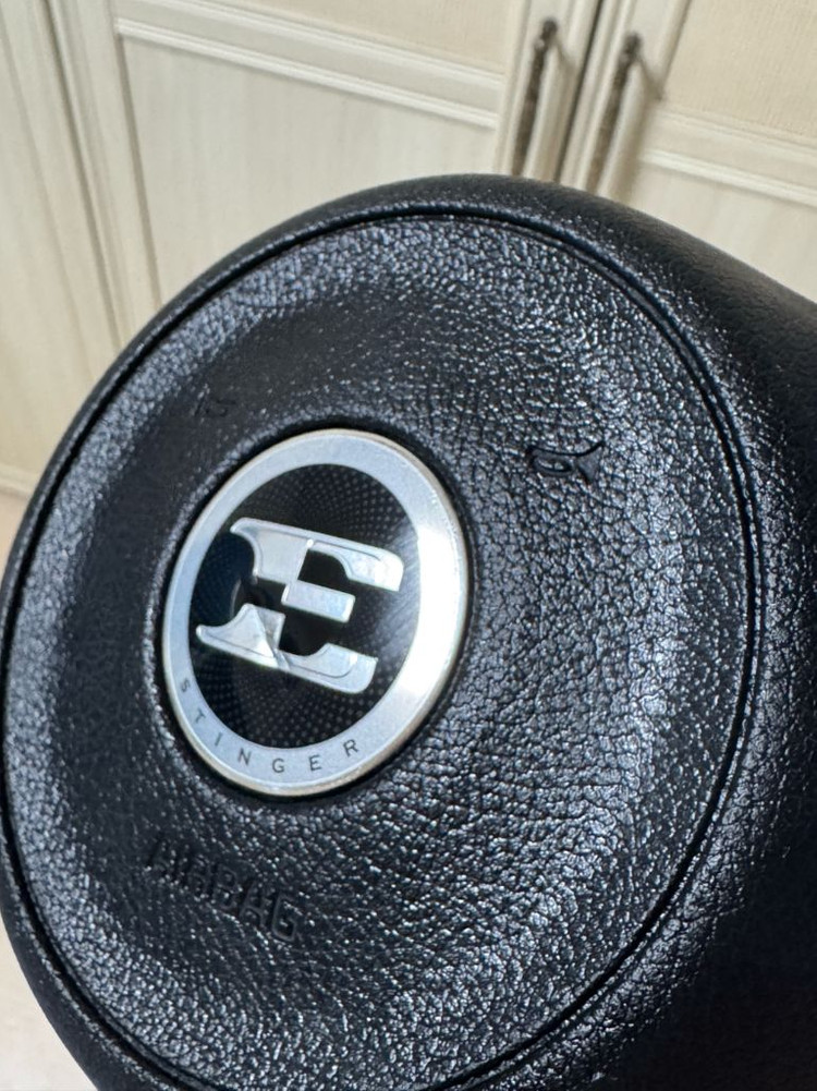 스팅어 에어백 구형 로고 기스 있음--1