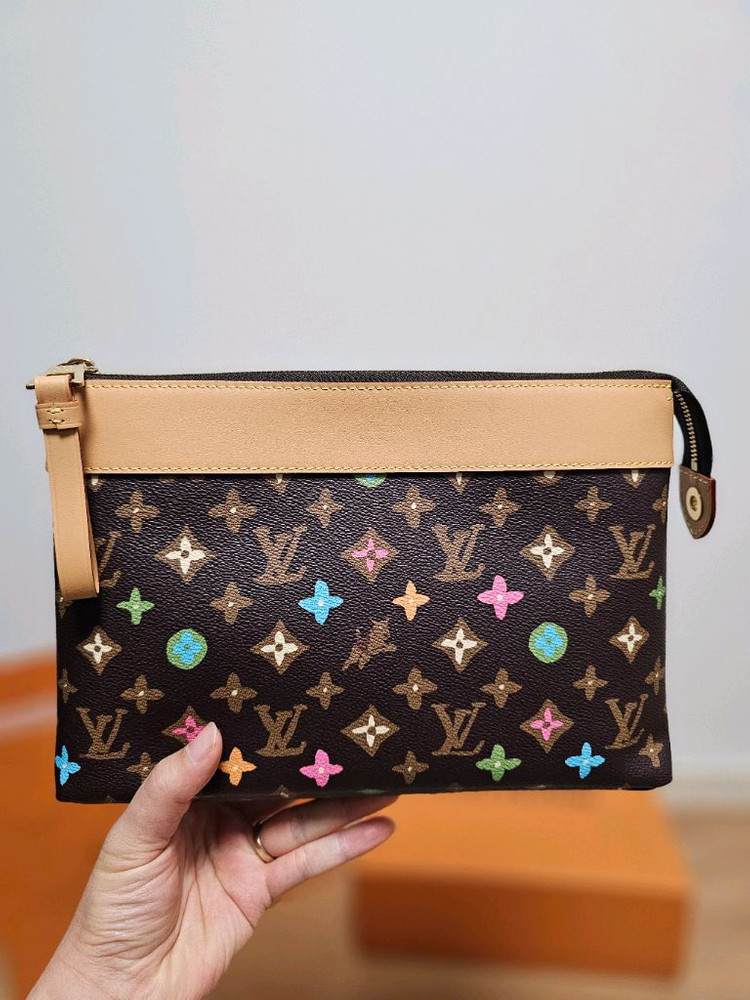루이비통 타일러x퍼렐 강아지 초콜렛 포쉐트 클러치백 (새상품)--4