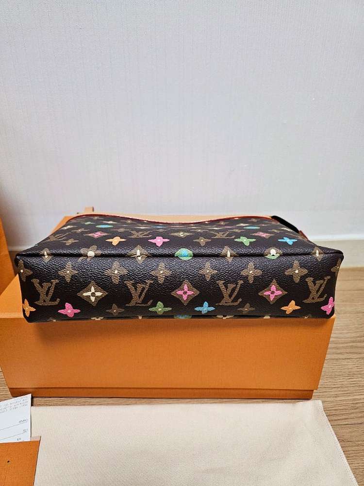 루이비통 타일러x퍼렐 강아지 초콜렛 포쉐트 클러치백 (새상품)--5