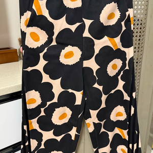 아디다스 마리메꼬 콜라보한 플라워 플리스 팬츠