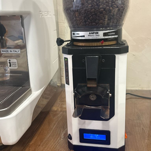 커피 그라인더 이미지