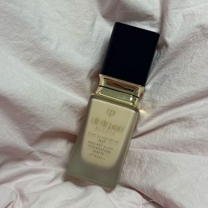 끌레드뽀보떼 래디언트 플루이드 파운데이션 매트 B00