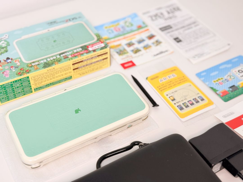 뉴 닌텐도 2DX 튀어나와요 동물의숲(튀동숲) 한정판 판매합니다(상태 아주 좋음)--1