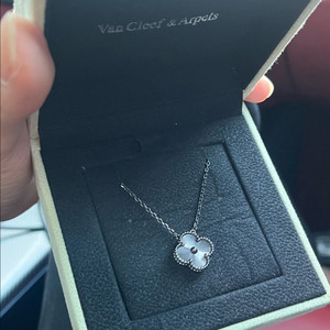 반클리프 알함브라 빈티지 기요새 목걸이 판매합니다