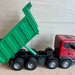 브루더 스카니아 덤프트럭+브루더 피규어
