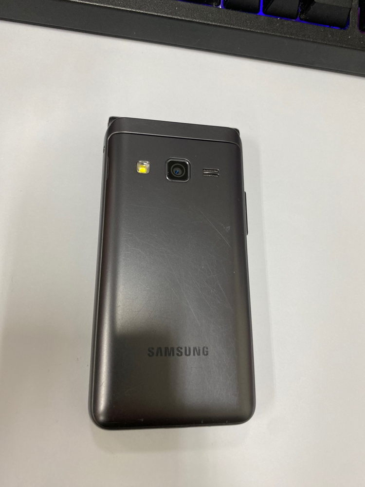 .21년형 KT 갤럭시폴더2 그레이 외관깔끔 32GB 효도폰 공부폰 학생폰 추천 017058--1