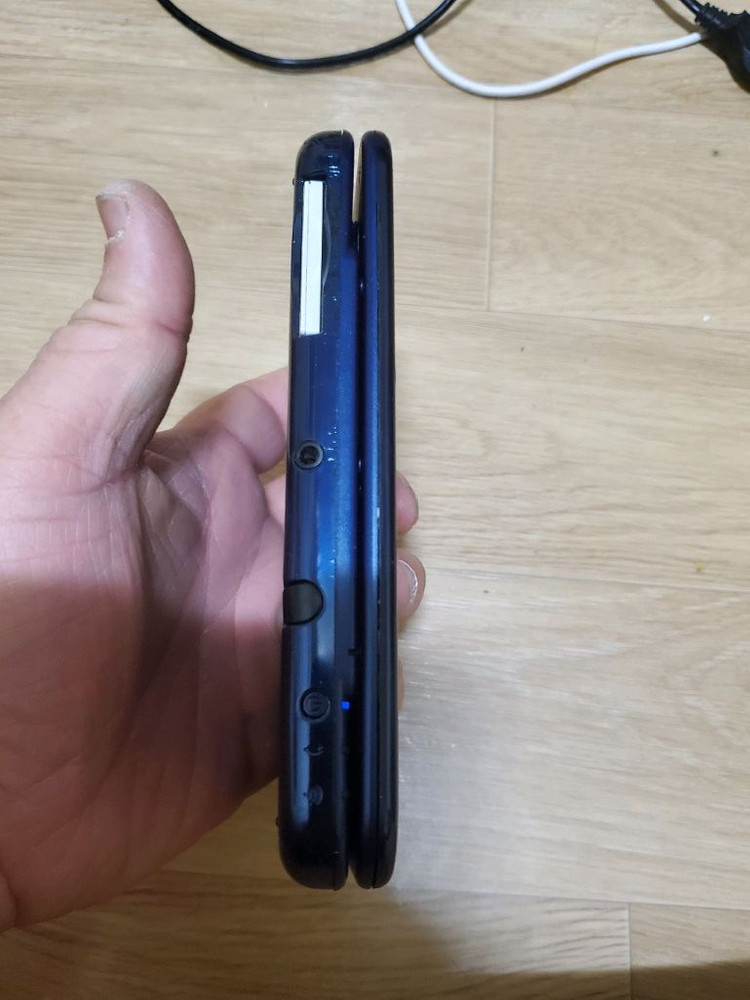 닌텐도 뉴3ds ll 고장부품용으로팝니다--4