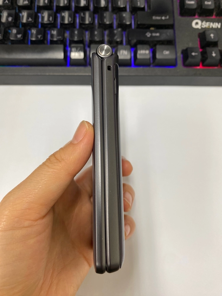 .21년형 KT 갤럭시폴더2 그레이 외관깔끔 32GB 효도폰 공부폰 학생폰 추천 017058 이미지