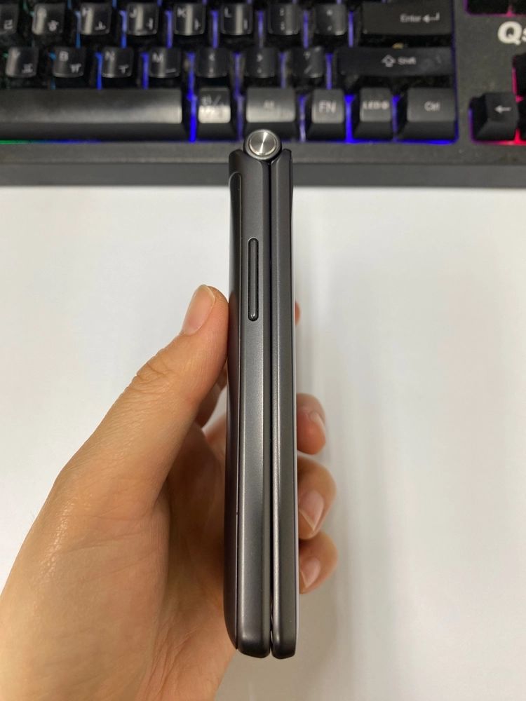 .21년형 KT 갤럭시폴더2 그레이 외관깔끔 32GB 효도폰 공부폰 학생폰 추천 017058 이미지