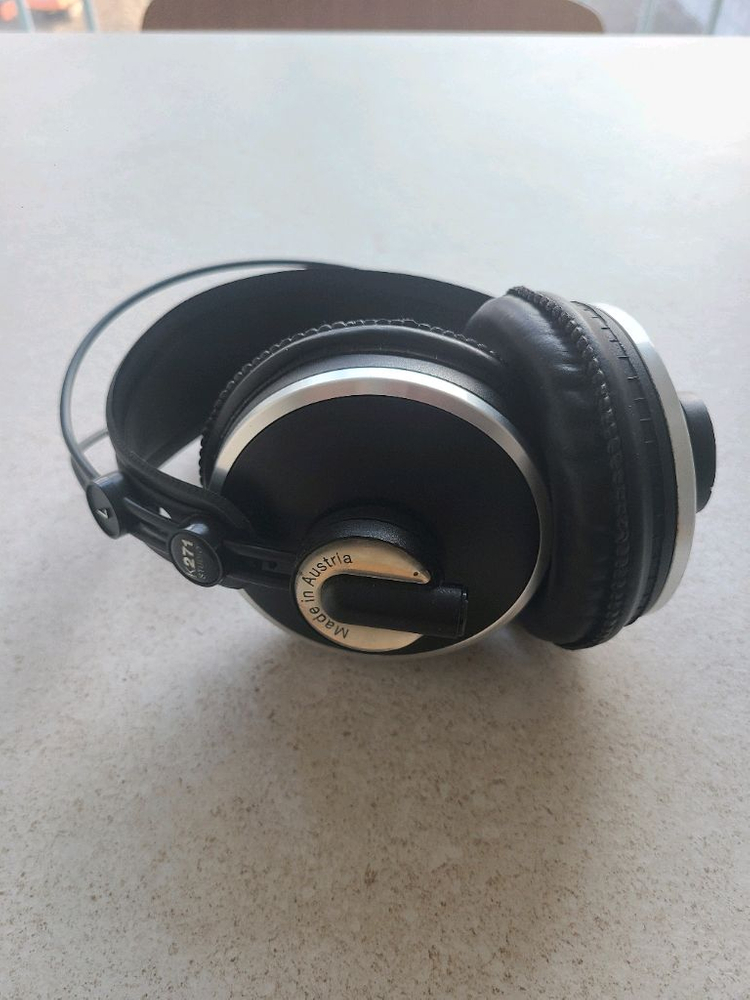 akg k271 studio 헤드폰 판매합니다 이미지