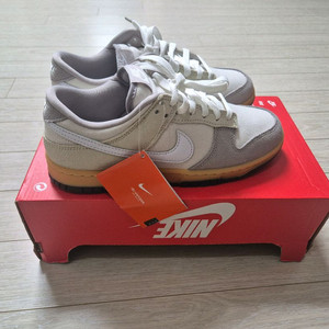 쿨거래시 6만9천! 미착용 새제품 나이키 운동화 사이즈 245 남학생여학생 운동화 여성운동화