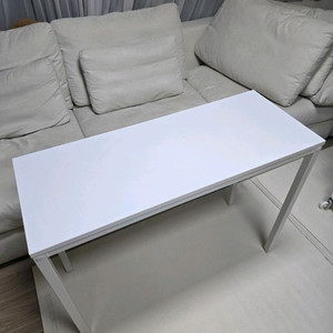 제로데스크 슬림 1000 X 400cm 테이블 책상 판매합니다.화이트 상판에 화이트 프레임입니다.