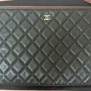 샤넬 클래식 캐비어 뉴미듐 은장 클러치 30번대