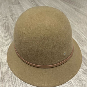 헬렌카민스키 겨울모자 거의새제품