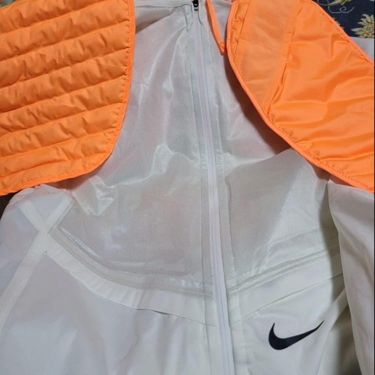 새상품)나이키Japan 여성바람막이 러닝집업 85M--1