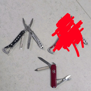 레더맨 스타일 PS (가위파손) 1개와 빅토리녹스 미니툴 1개