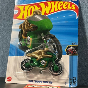 핫휠 티헌트 1966 트라이엄프 이미지