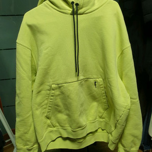 나이키 기모 형광 맨투맨 거의새것