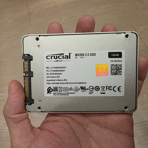 크루셜 MX500 1TB SSD 팝니다.