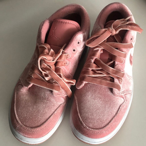 나이키 조던 1 로우 벨벳 핑크 245