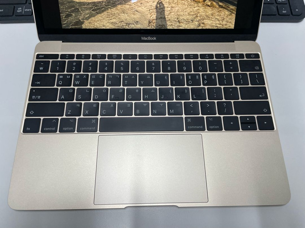 뉴 맥북 12인치 i5 2017 미친 컨디션 (20년 구매)--4