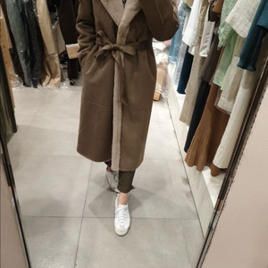 더아이잗 리버시블 무스탕