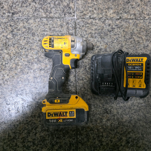 디월트855임팩드릴팝니다