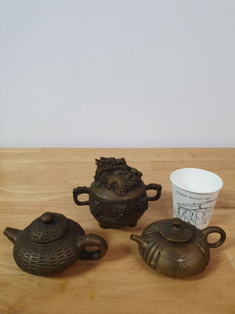 동 주전자 이미지