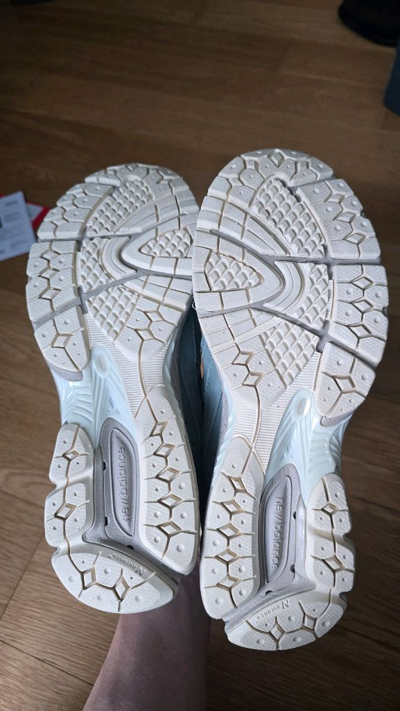 (새제품) 뉴발란스 x 키스 2002R 슬레이트 그레이 285--5