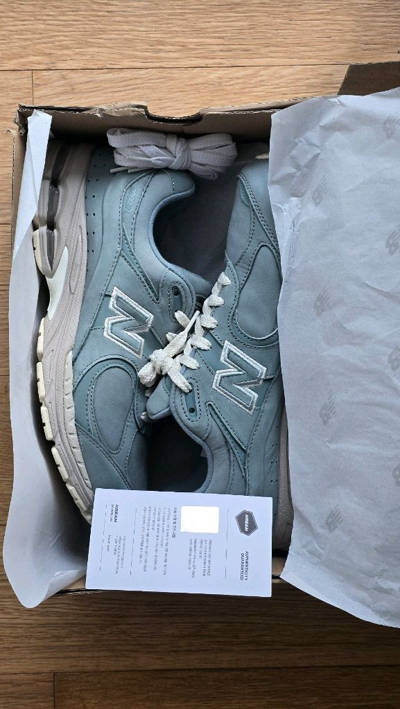 (새제품) 뉴발란스 x 키스 2002R 슬레이트 그레이 285--6