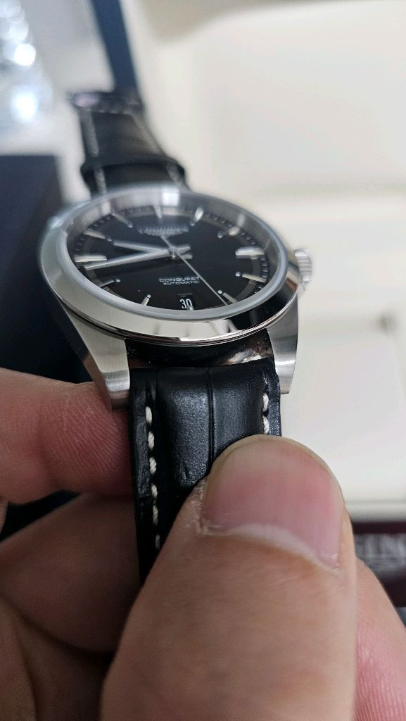 론진 콘퀘스트 38mm 블랙 L3.720.4.52.6 이미지