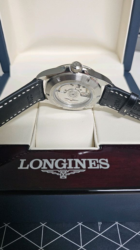 론진 콘퀘스트 38mm 블랙 L3.720.4.52.6 이미지