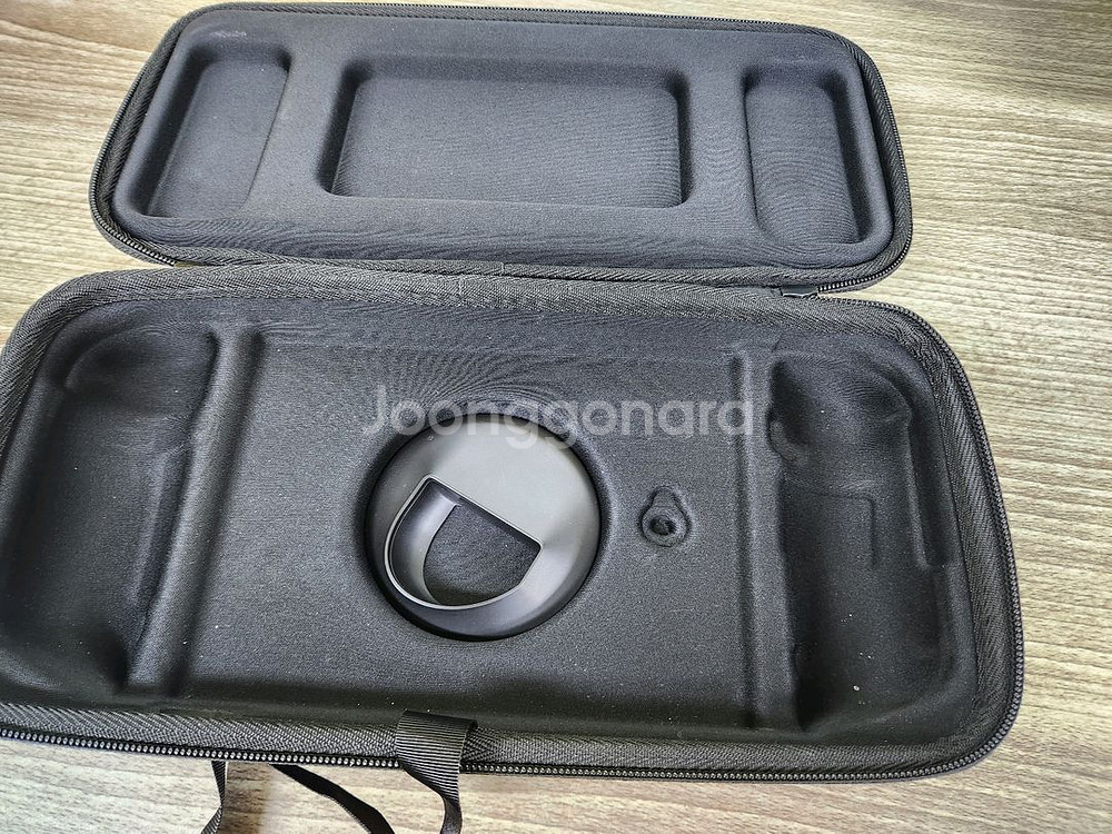 레노버 리전 Go(LEGIION GO) 8APU1 + 케이스 + 충전기 포함--2