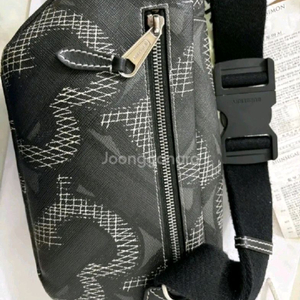 버버리 SONNY 모노그램 프린트 범백, 그라파이트