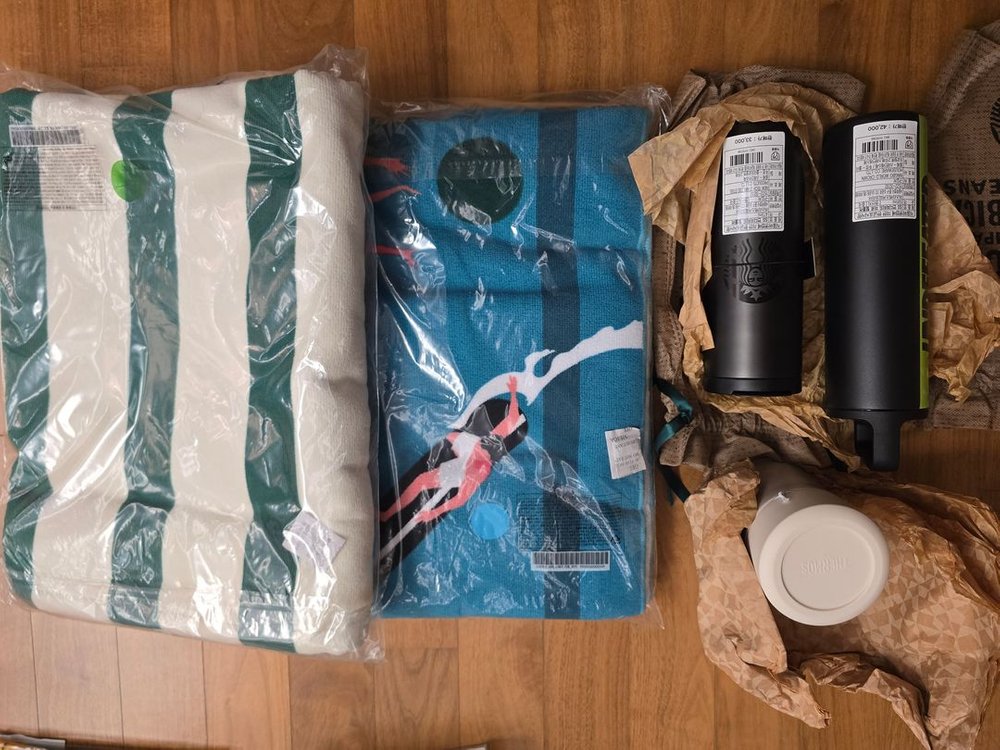 스타벅스 언디핏(언디피티드) 텀블러 , 비치타올 ,써모스 죽통 , 캠핑썸머체어( 캠핑의자 ) 판매합니다.--1