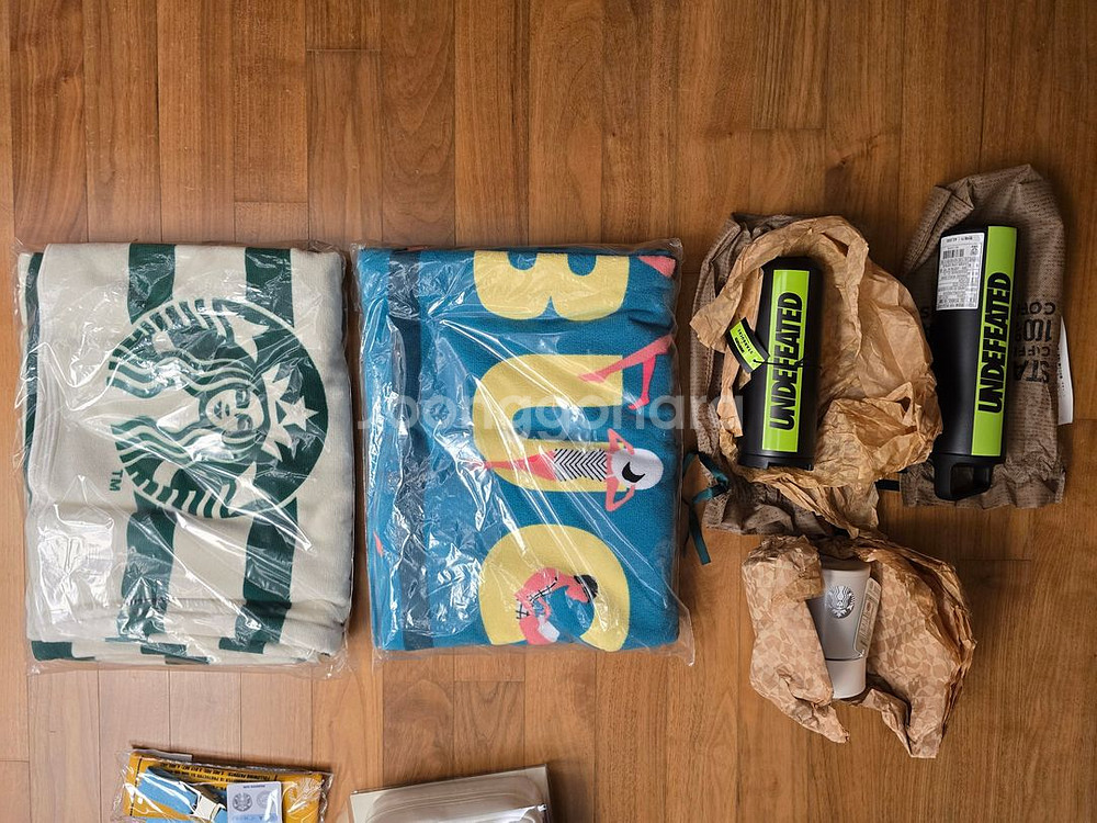 스타벅스 언디핏(언디피티드) 텀블러 , 비치타올 ,써모스 죽통 , 캠핑썸머체어( 캠핑의자 ) 판매합니다.--3