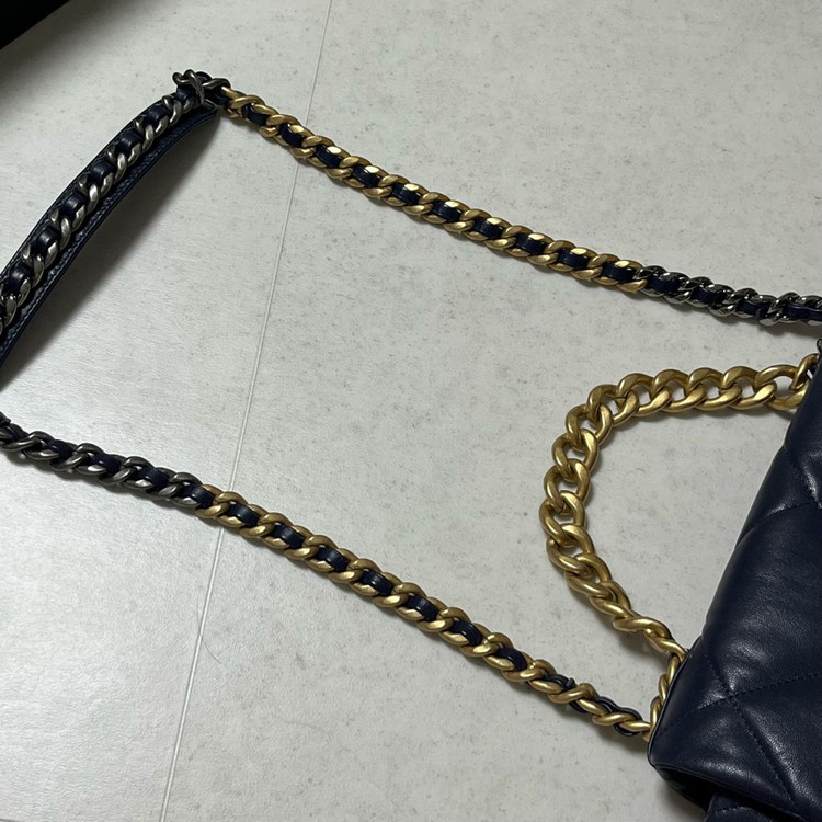 (AS1161) 샤넬 19백 램스킨 라지 네이비 30번대 토트 겸 크로스--2